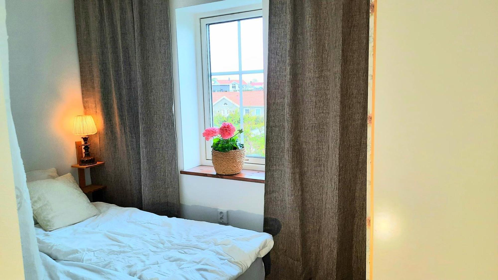 Boende - Stuga Naera Naturen, 3 Km Till Motala Centrum, Elbilsladdning Finns Pa Tomten - Privat Vaerd Luaran gambar
